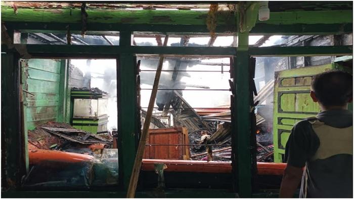 Tiga-rumah-terbakar-dalam-tragedi-kebakaran-di-Lorong-Siliwangi-Kelurahan-5-Ulu.jpg