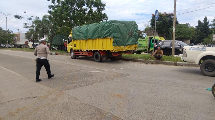 Tolak-Berdamai-Keluarga-Minta-Polisi-Tangkap-Sopir-Truk-Tabrak-Lansia-di-Palembang-Hingga-Tewas.jpg