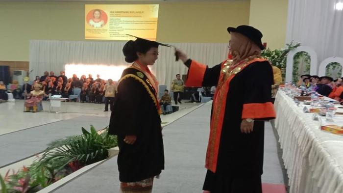 Unbara Mewisuda 310 Lulusan Sarjana dan Magister, 21 Wisudawan Berprestasi Raih Penghagaan