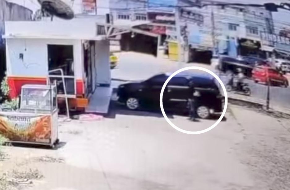 Viral Aksi Bandit Pecah Kaca Beraksi di Palembang, Ambil Laptop di Dalam Mobil, Terekam CCTV