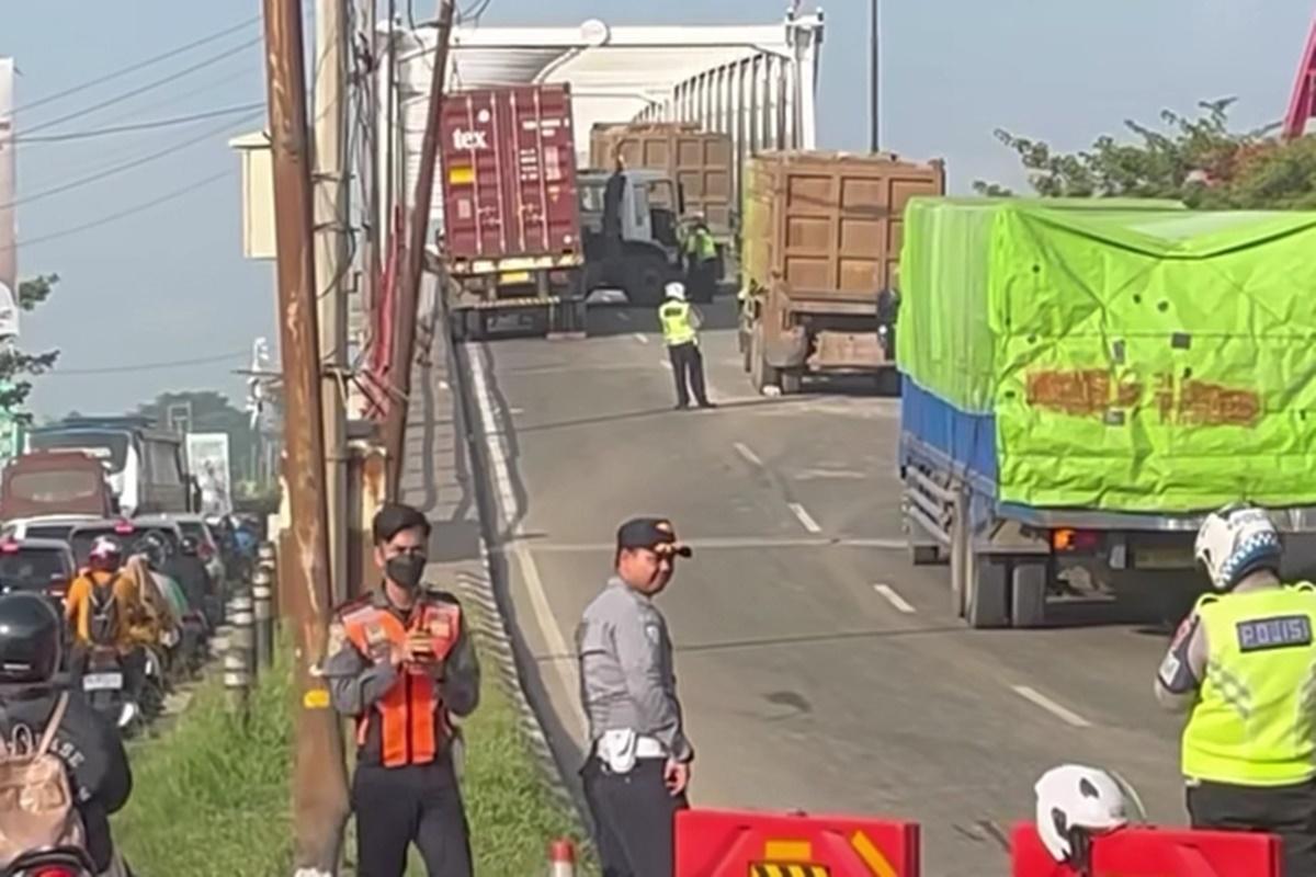 Viral-Jembatan-Musi-2-Palembang-Mendadak-Ditutup-Pagi-ini-Ternyata-3-Truk-Mogok-di-Atas-Jembatan.jpg
