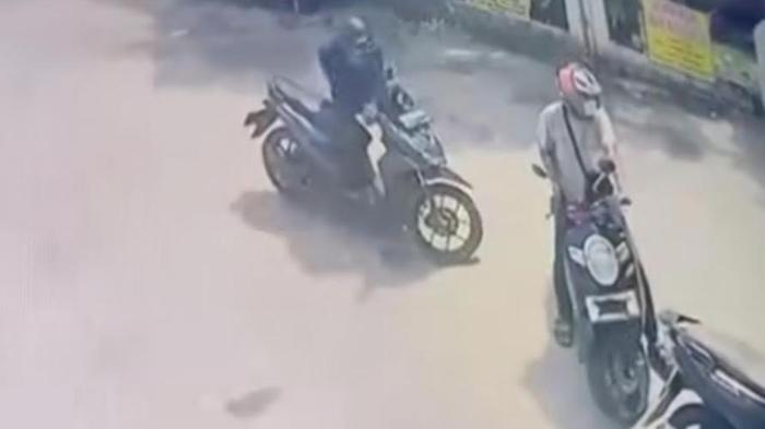 Viral-Saat-Lebaran-Idul-Adha-Pencuri-Motor-di-Palembang-Masih-Beraksi-Kini-di-Minimarket.jpg