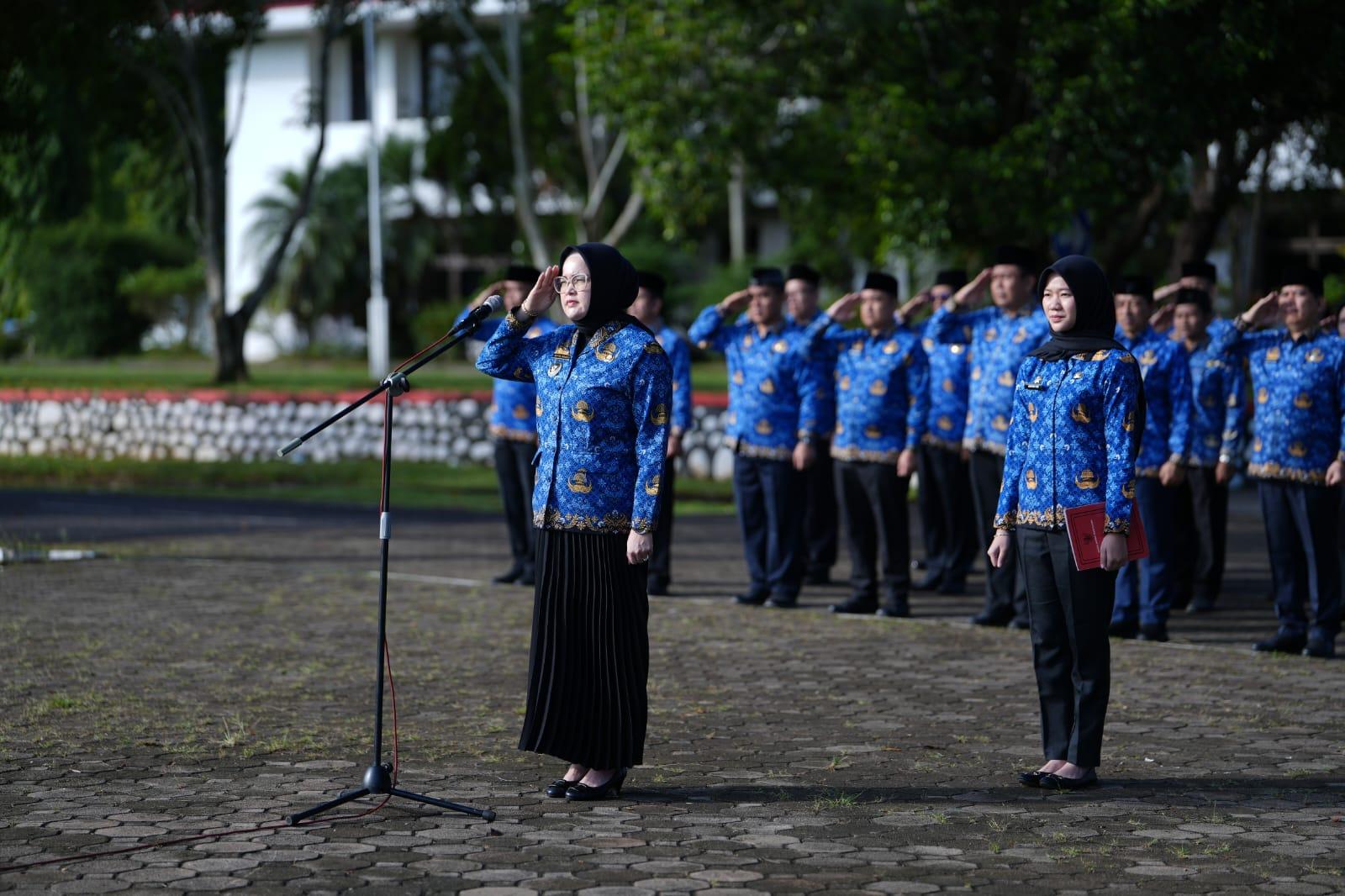 Wabup-Banyuasin-Ir-Netta-Indian-SP-saat-menjadi-pembina-apel-gabungan.jpg