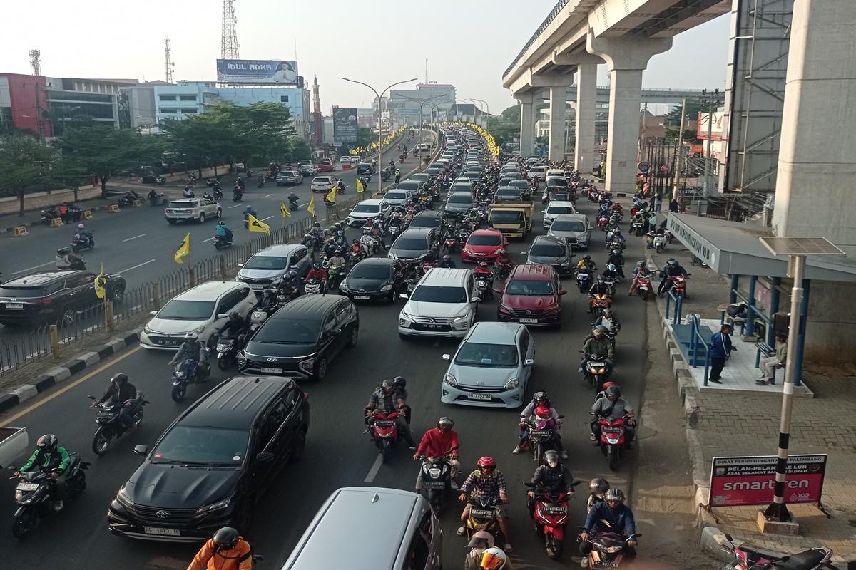 Warga-Ngeluh-Uji-Coba-Contraflow-Jalan-Sudirman-Palembang-Bikin-Macet-Mengekor-Sampai-Simpang-Polda.jpg