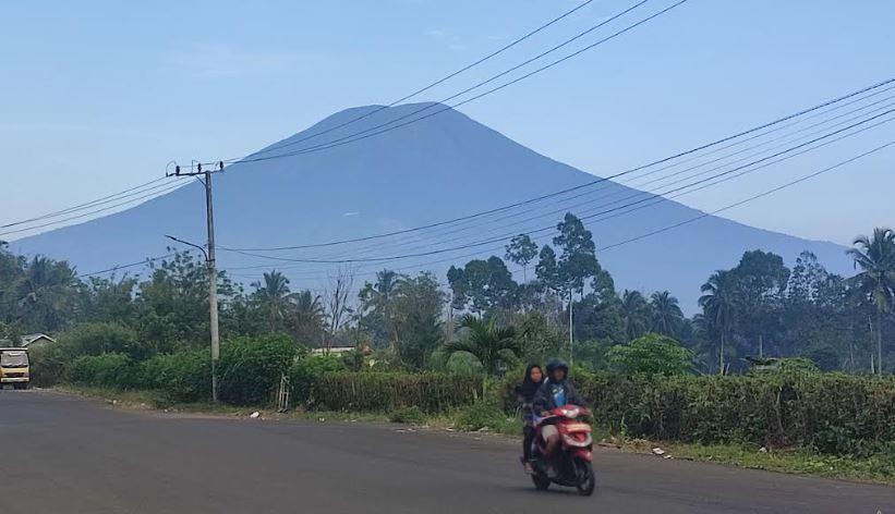 Warga-di-Kampung-IV-Ngeluh-Pendakian-Gunung-Dempo-di-Pagar-Alam-Tutup-Minta-KPH-Dempo-Bertindak.jpg