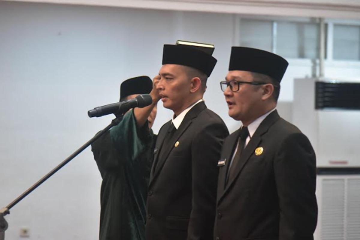 Yossi-Hervandi-dan-Dedi-Harapan-saat-pelantikan-di-Griya-Agung-Jumat-2162024.jpg
