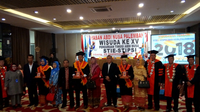 Gelar Wisuda, Abdi Nusa Berharap Lulusannya dapat Bersaing dalam Menciptakan Peluang Kerja.