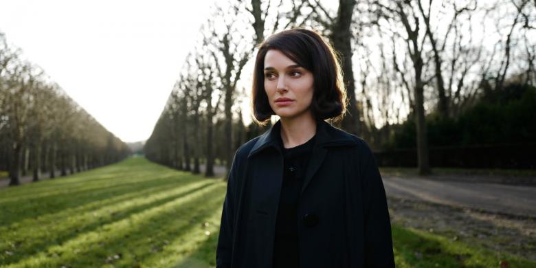 aktris-natalie-portman-berperan-sebagai-jackie-kennedy-dalam-film-jackie_20170226_162629.jpg