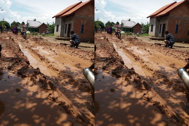 Jalan di Musirawas Ini Rusak Parah, Anak-Anak Harus Hadapi Bahaya Ini Untuk Pergi ke Sekolah