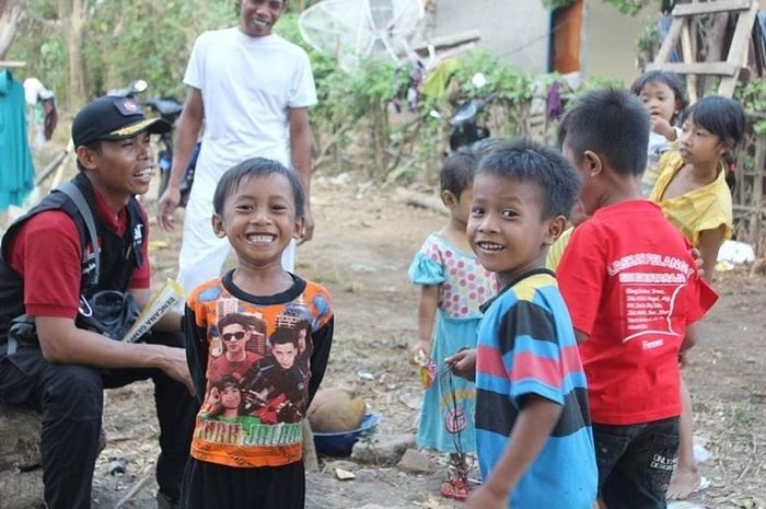 Sedih, Anak Pengungsi Lombok Menangis Karena Pedagang Es Krim, Ini Pesannya