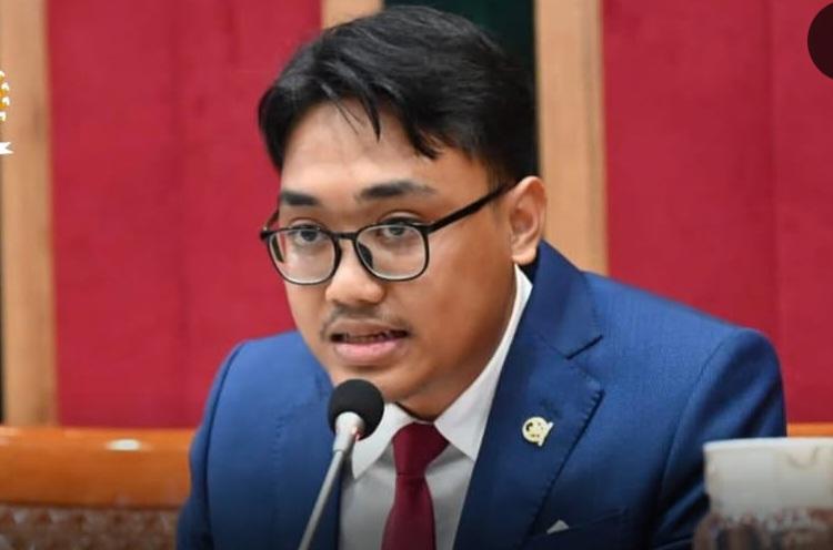 anggota-Komisi-X-DPR-RI-Muhammad-Hilman-Mufidi-atau-yang-akrab-disapa-Gus-Hilman-jadi-sorotan.jpg