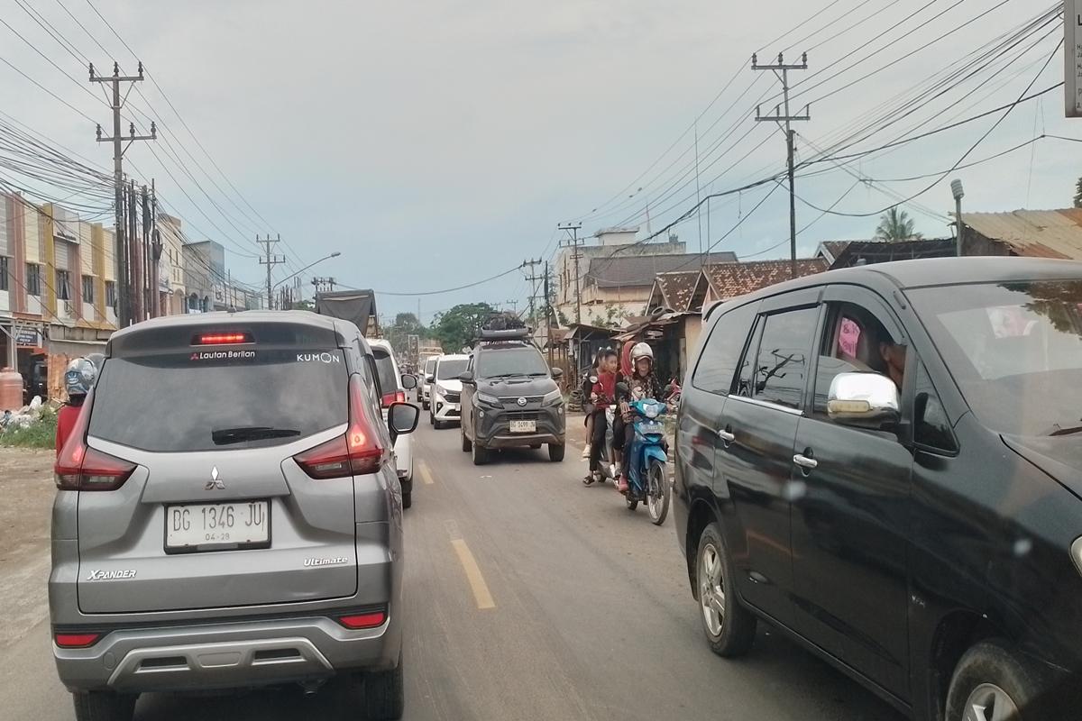 Arus Balik Lebaran 2025, Jalintim Palembang Betung Mulai Ramai dengan Kendaraan yang Melintas