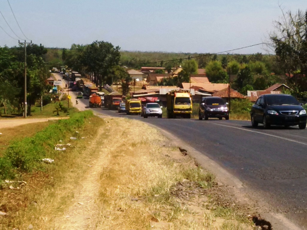 arus-mudik-di-banyuasin_20150710_152717.jpg