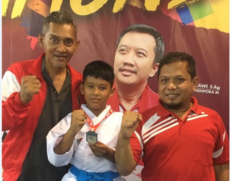 Berangkat dengan Biaya Patungan, Atlet Karate Lemkari OKU Timur Sabet 3 Medali di Piala Menpora 2018