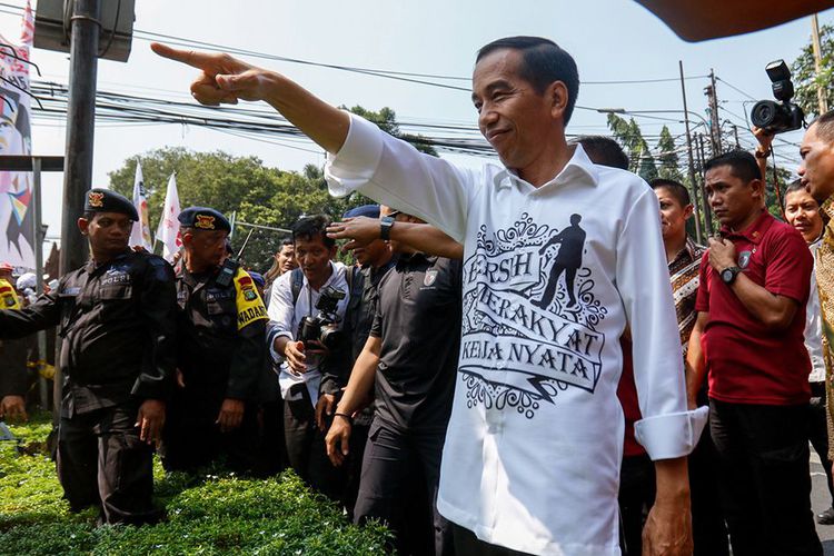 baju-jokowi_20180810_182006.jpg