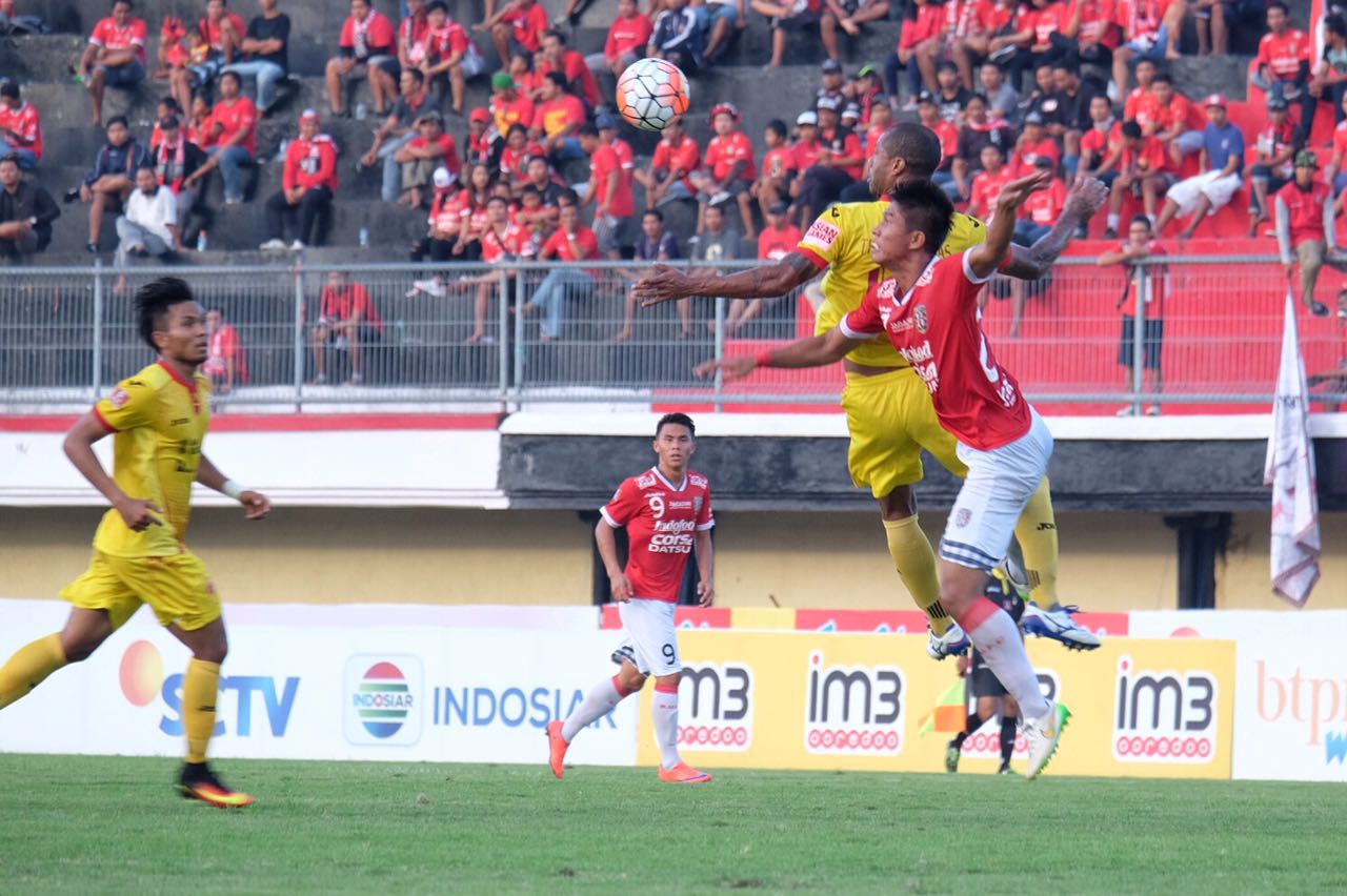 bali-united-vs-sfc_20160819_191728.jpg