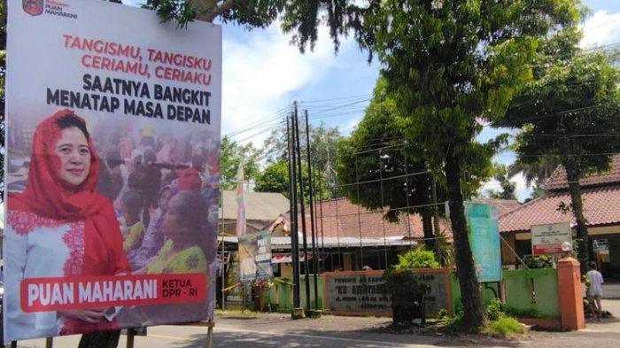 baliho-puan-maharani-yang-ada-di-depan-kantor-kecamatan-candipuro-lumajang-pada-selasa-21122021.jpg