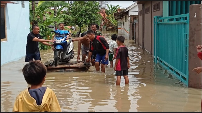 banjir-di-perumahan-griya-buana-indah-sukarami-palembang-sabtu-25122021.jpg