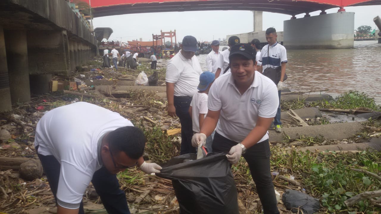bersihkan-sampah_20180819_171821.jpg