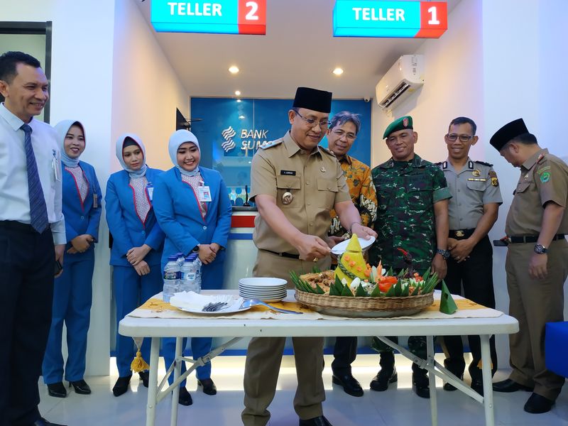 Plt Bupati Muaraenim, H Juarsah Resmikan Kantor Kas Bank Sumsel Babel