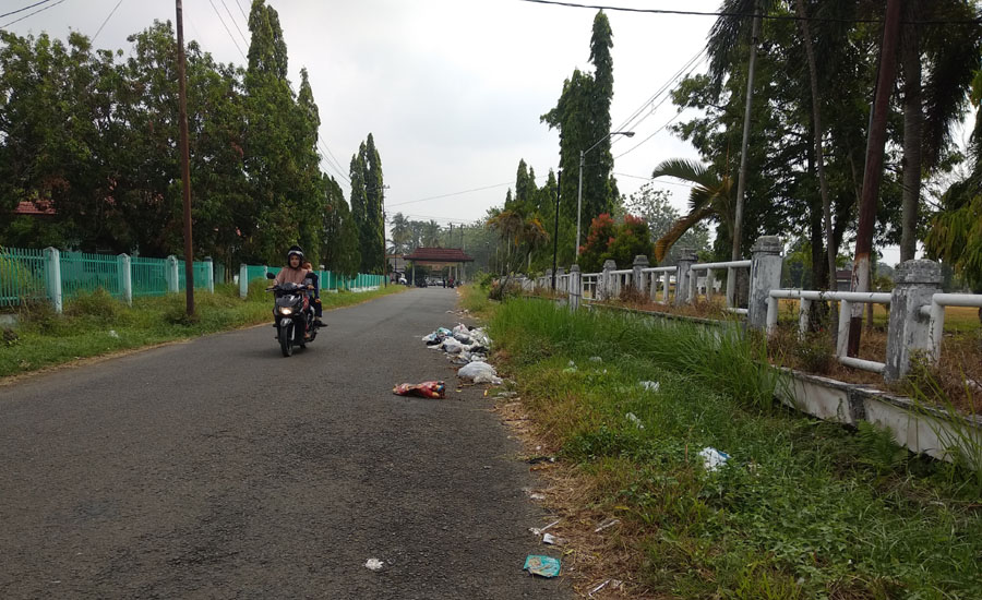 buang-sampah-sembrangan123131.jpg