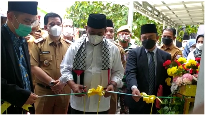 bupati-askolani-ketika-meresmikan-rumah-tahfiz-mufidatul-ilmi-senin-1422022.jpg