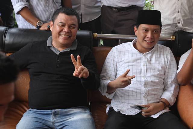 bupati-dan-wakil-bupati-ogan-ilir-nomor-urut-dua-aw-noviandi-kanan-dan-ilyas-panji-kiri_20160314_130328.jpg