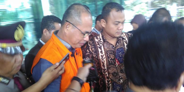 bupati-musi-banyuasin-pahri-azhari-ditahan-kpk-jumat-18122015_20151218_170938.jpg