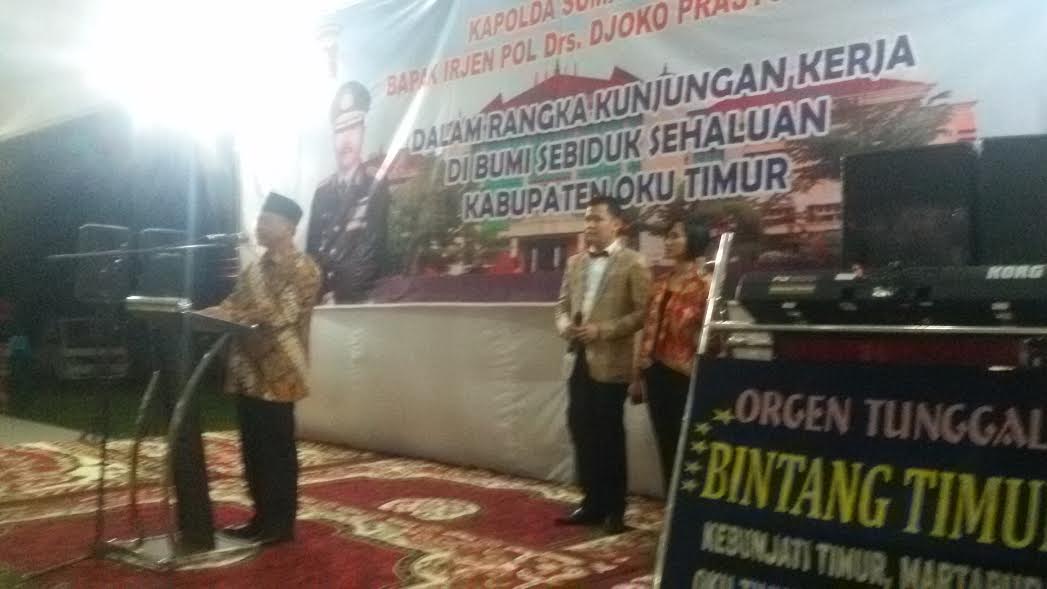 bupati-oku-timur-hm-kholid-md-saat-memberikan-sambutan-dalam_20160930_100010.jpg