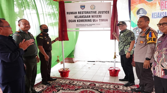 bupati-okut-hadiri-peresmian-rumah-restorative-justice.jpg