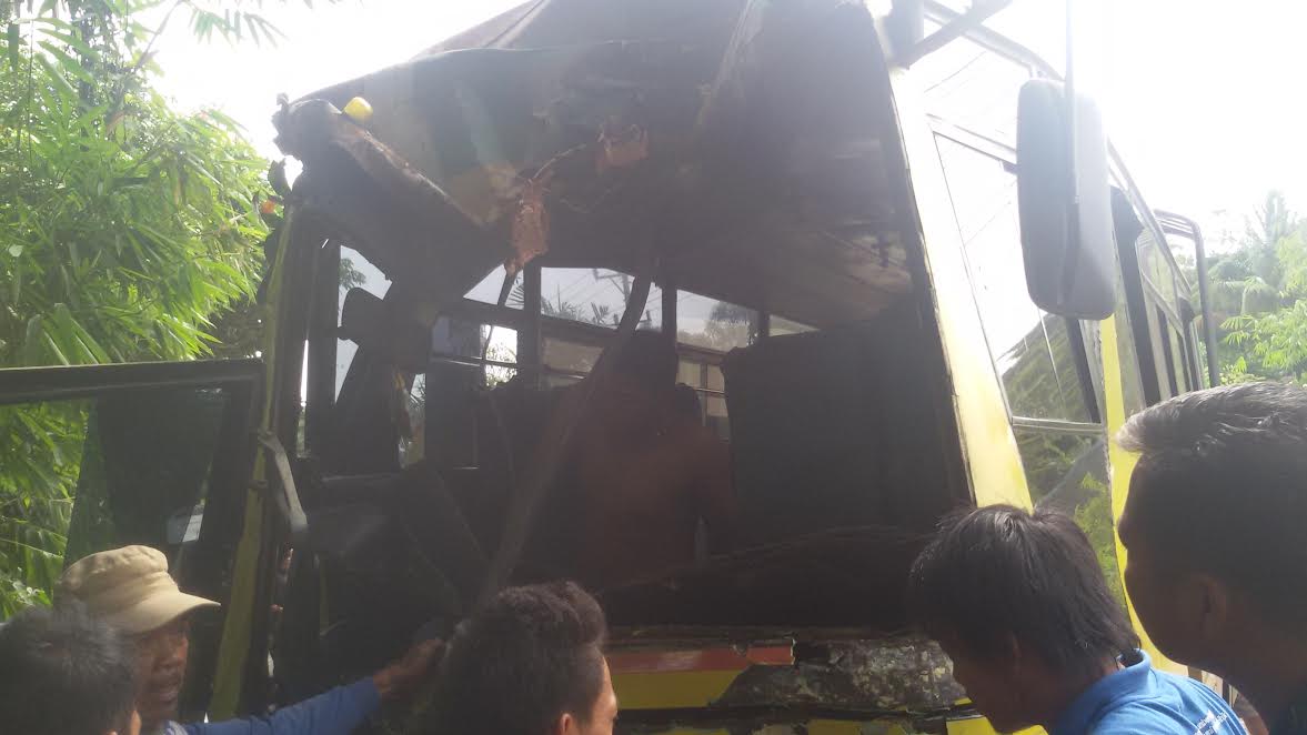 Bus Tabrak Motor Sebabkan Macet Total