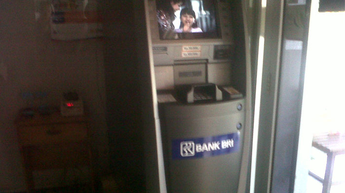 cara-nabung-atau-setor-tunai-di-atm-bri-dengan-mudah-dan-aman-menggunakan-cash-deposit-mesin-cdm.jpg