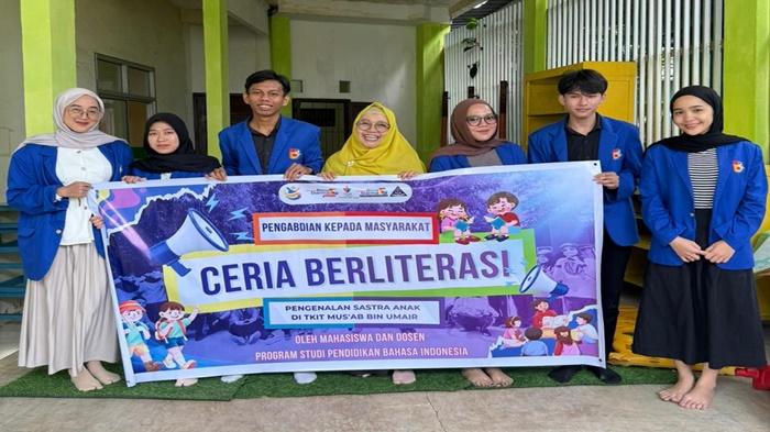 Prodi Pendidikan Bahasa Indonesia UBD Gelar Ceria Berliterasi, Puluhan Anak-anak Antusias