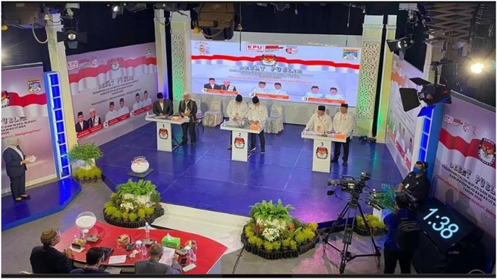 debat-publik-pertama-antar-pasangan-calon-bupati-dan-wakil-bupati-musi-rawas-utara-muratara.jpg