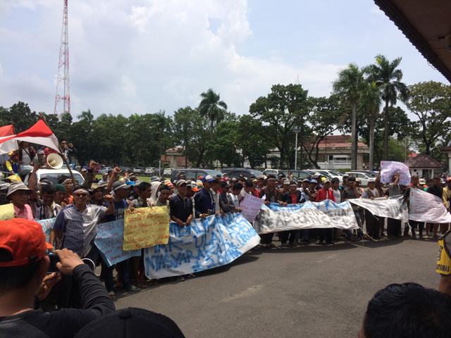 demo-tanah-banyuasin_20170306_130803.jpg