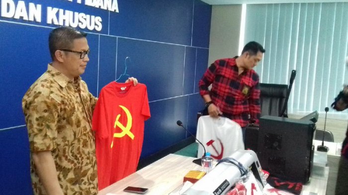 Bareskrim Periksa Pembeli Kaus Palu Arit Buatan dari Hendra