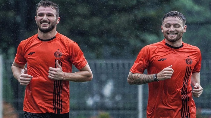 dua-pemain-anyar-persija-marco-motta-kiri-dan-marc-klok-kanan.jpg