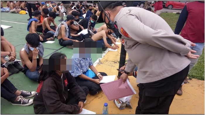Pakai Seragam Sekolah dan Berada di Lokasi Demo, 2 Pelajar Putri Diangkut ke Mapolrestabes Palembang