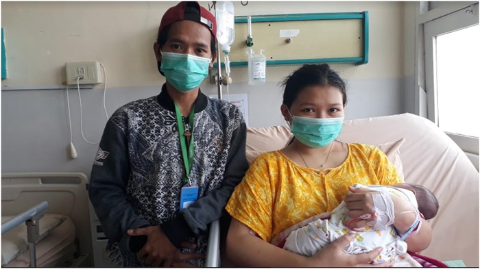 dwiky-dan-feni-bersama-bayi-mereka-yang-dilahirkan-di-tanggal-cantik-selasa-2222022.jpg
