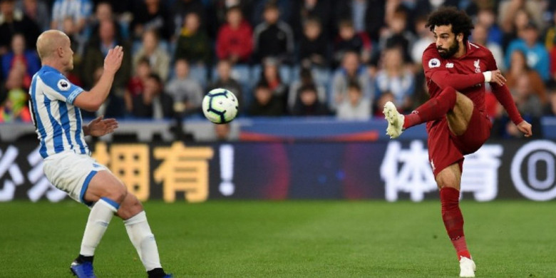 enyerang-liverpool-mohamed-salah-kanan-melepaskan-tembakan_20181021_064236.jpg