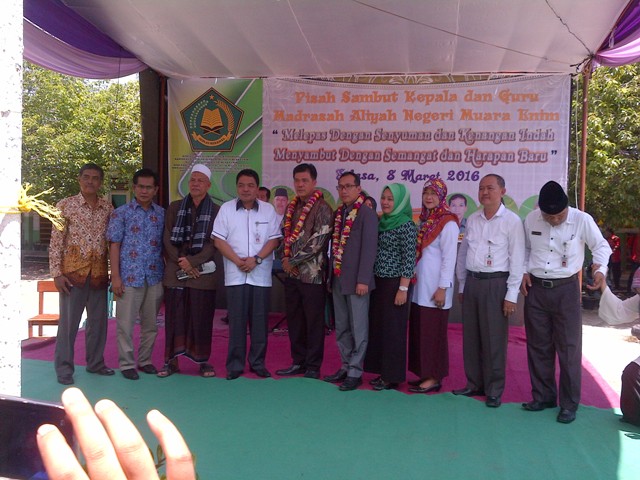 foto-bersama-dalam-acara-pisah-sambut-kepala-man-muaraenim_20160308_153646.jpg