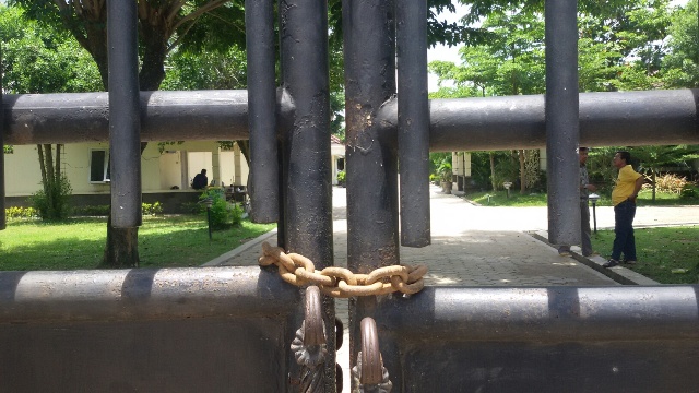 gerbang-rumah-bupati-ogan-ilir-di-jalan-musyawarah-rt-26-rw-05-kelurahan-karya-jaya_20160314_133506.jpg