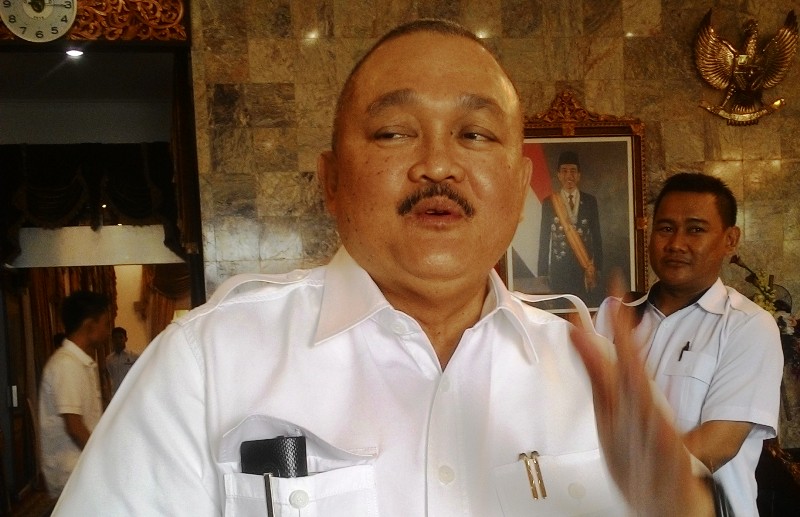 gubernur-sumsel-alex-noerdin-baju-putih_20150909_125754.jpg