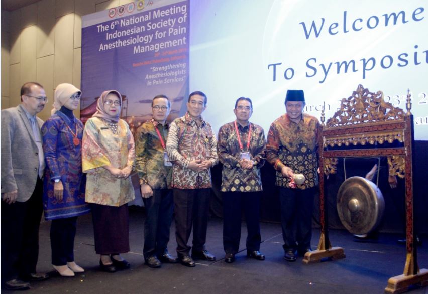 herman-deru-buka-simposium-dokter-anestesi.jpg