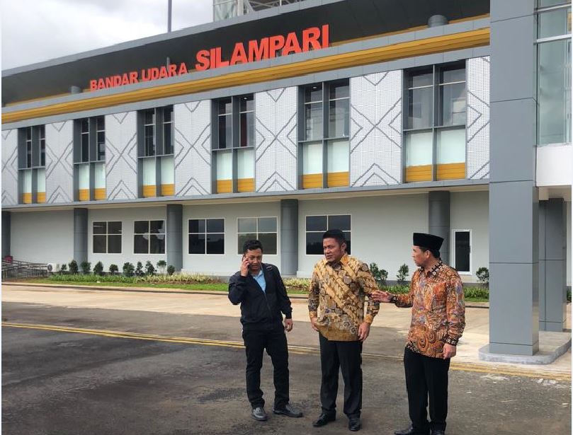 herman-deru-cek-bandara-silampari.jpg