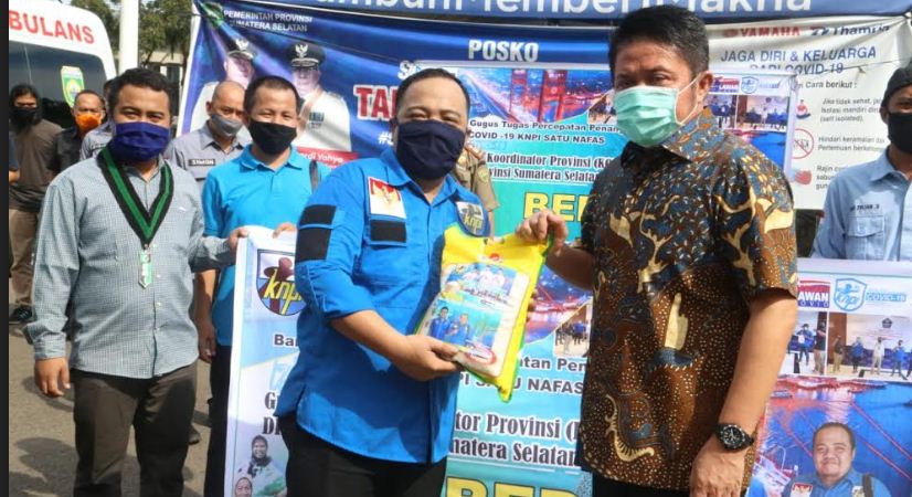 herman-deru-knpi-sumsel-bantuan.jpg