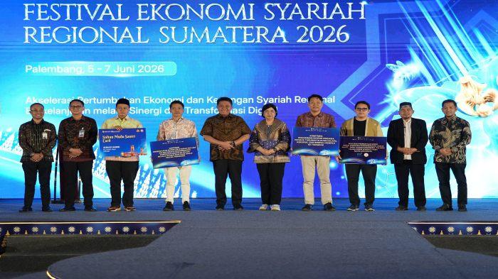 herman-deru-saat-hadiri-FESYAR.jpg