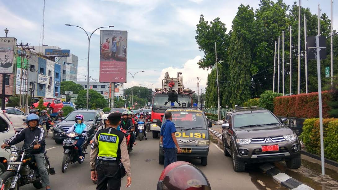 Pengguna Jalan Antusias Lihat Kebakaran