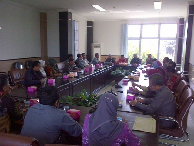jajaran-ketua-dprd-kabupaten-batang-ketika-melakukan-kunjungan-ke-dprd-prabumulih_20160524_142035.jpg