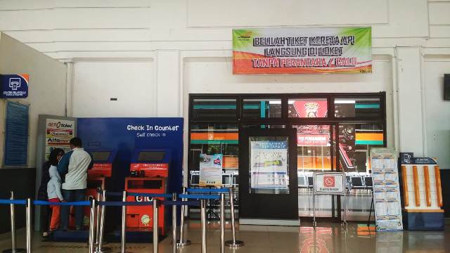 jelang-tahun-baru-tiket-kereta-api-pagi-menuju-tanjung-karang-ludes-terjual-hingga-5-januari-2020.jpg